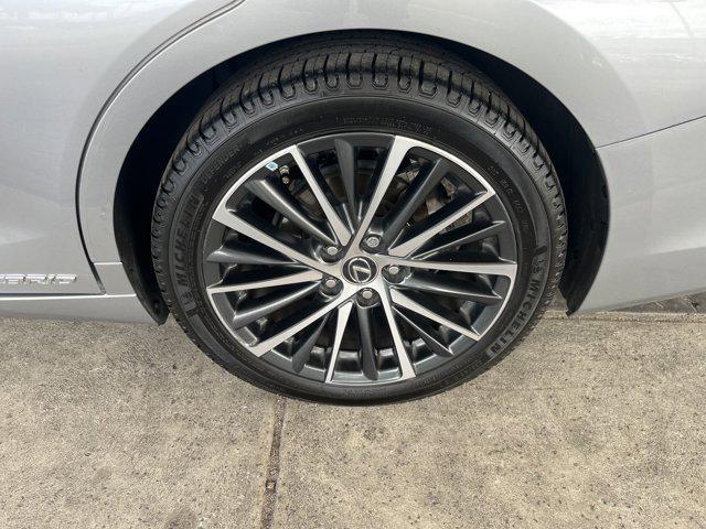 Photo of 2022 Iridium Lexus ES 300h