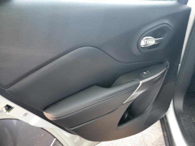 Photo of 2021 Bright White Clearcoat Jeep Cherokee