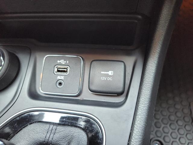 Photo of 2021 Bright White Clearcoat Jeep Cherokee
