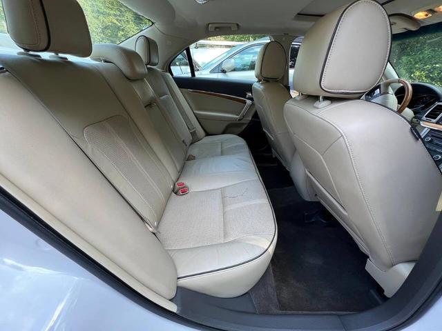 Photo of 2012 White Lincoln MKZ