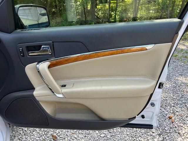 Photo of 2012 White Lincoln MKZ