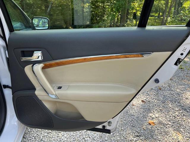 Photo of 2012 White Lincoln MKZ