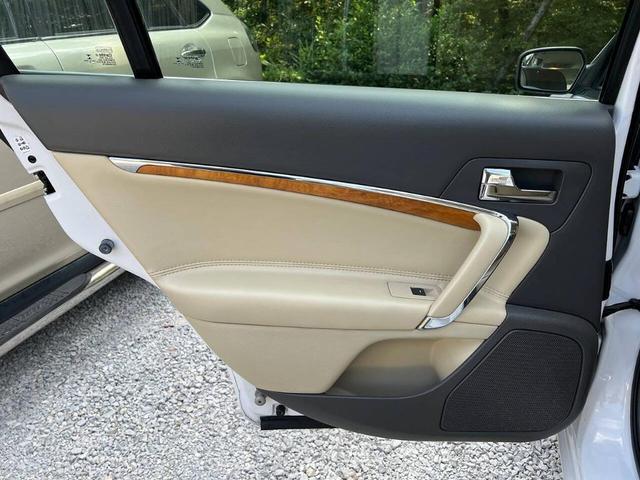 Photo of 2012 White Lincoln MKZ