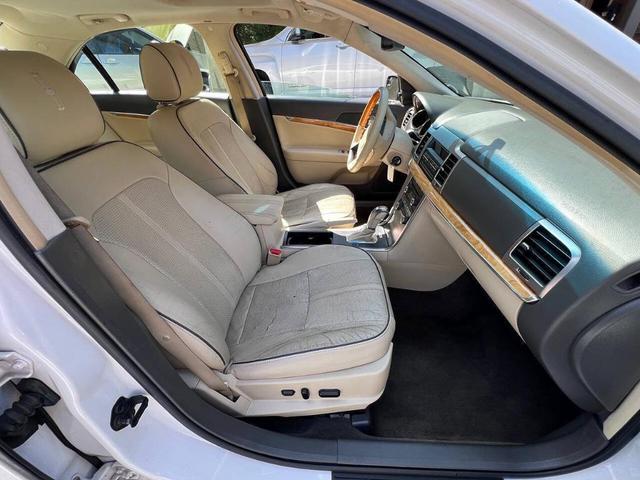 Photo of 2012 White Lincoln MKZ
