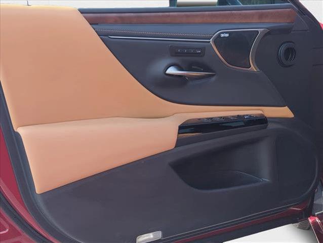 Photo of 2025 Matador Red Mica Lexus ES 300h