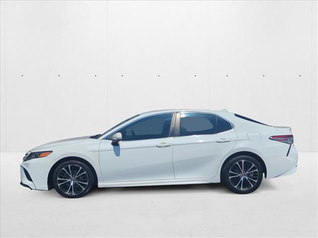 Photo of 2019 Super White Toyota Camry