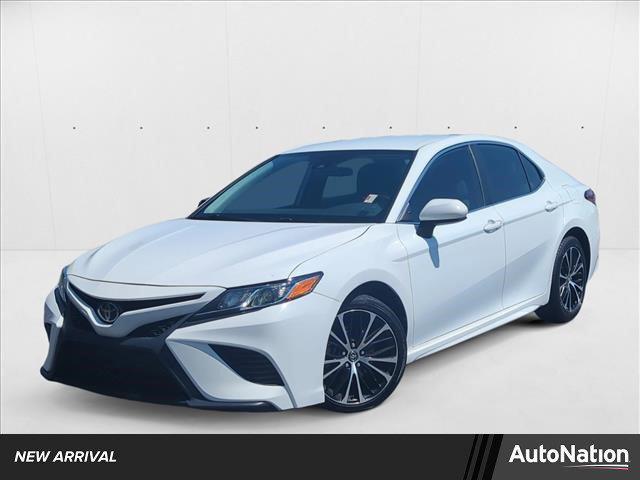 Photo of 2019 Super White Toyota Camry