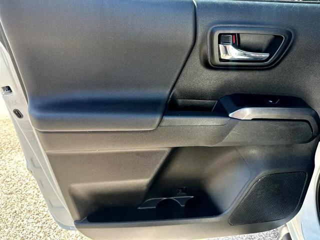 Photo of 2022 White Toyota Tacoma