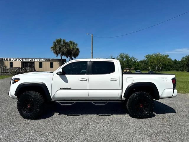 Photo of 2022 White Toyota Tacoma
