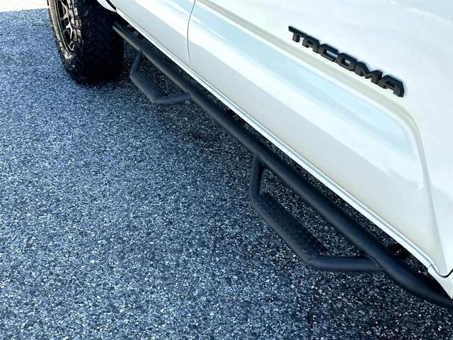 Photo of 2022 White Toyota Tacoma