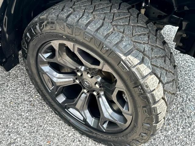 Photo of 2022 Diamond Black Crystal Pearlcoat RAM 1500