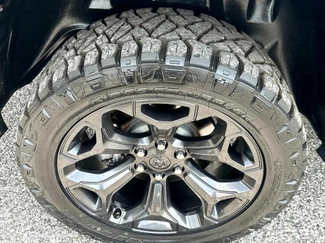 Photo of 2022 Diamond Black Crystal Pearlcoat RAM 1500