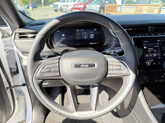 Photo of 2023 Bright White Clearcoat Jeep Grand Cherokee L