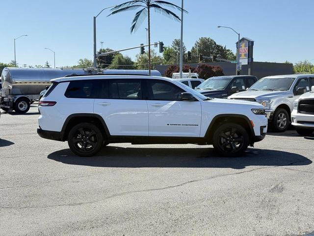 Photo of 2023 Bright White Clearcoat Jeep Grand Cherokee L