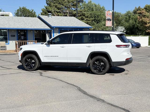 Photo of 2023 Bright White Clearcoat Jeep Grand Cherokee L