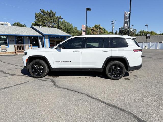 Photo of 2023 Bright White Clearcoat Jeep Grand Cherokee L