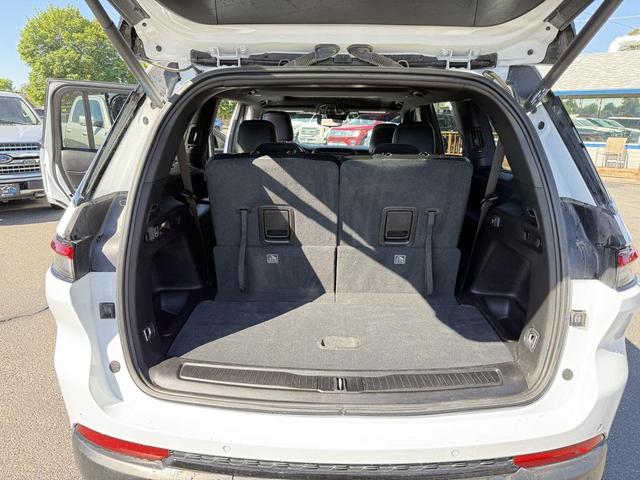 Photo of 2023 Bright White Clearcoat Jeep Grand Cherokee L