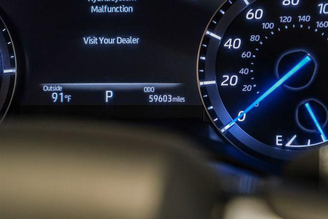 Photo of 2021 White Toyota Highlander Hybrid
