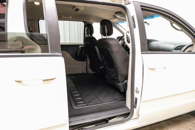 Photo of 2012 White Dodge Grand Caravan