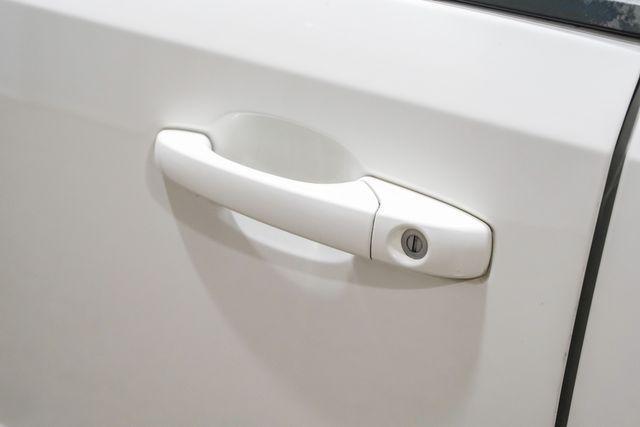 Photo of 2012 White Dodge Grand Caravan