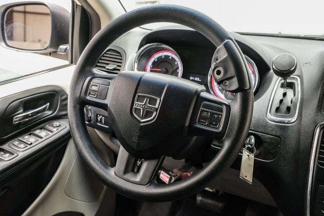 Photo of 2012 White Dodge Grand Caravan