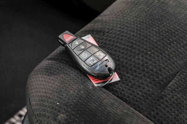 Photo of 2012 White Dodge Grand Caravan