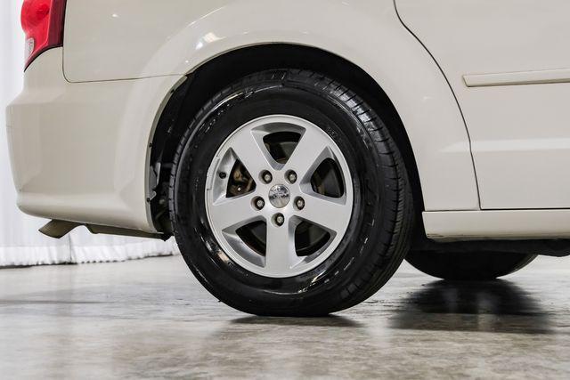 Photo of 2012 White Dodge Grand Caravan