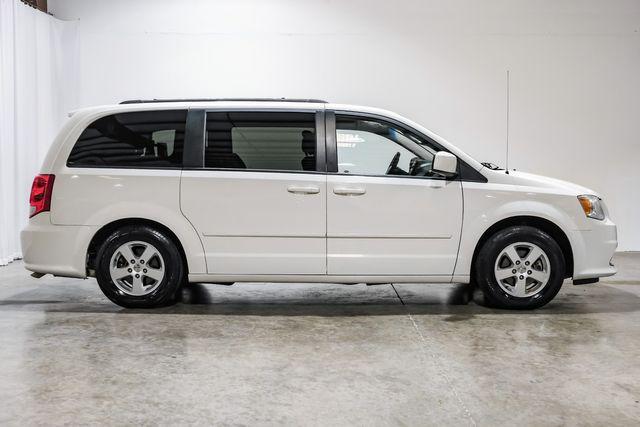 Photo of 2012 White Dodge Grand Caravan