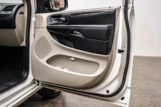 Photo of 2012 White Dodge Grand Caravan