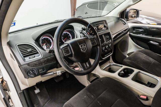 Photo of 2012 White Dodge Grand Caravan