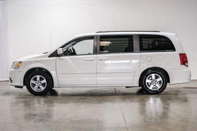 Photo of 2012 White Dodge Grand Caravan