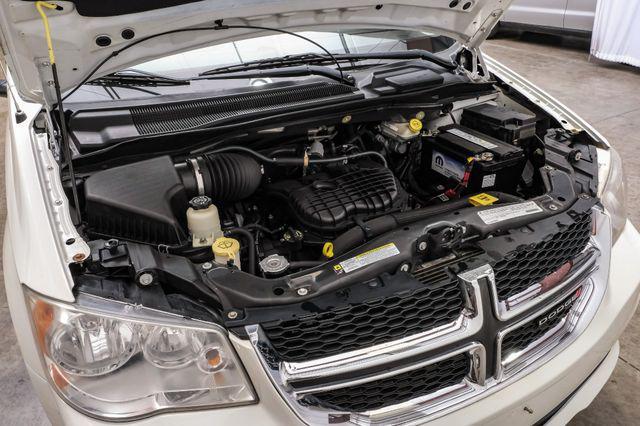 Photo of 2012 White Dodge Grand Caravan