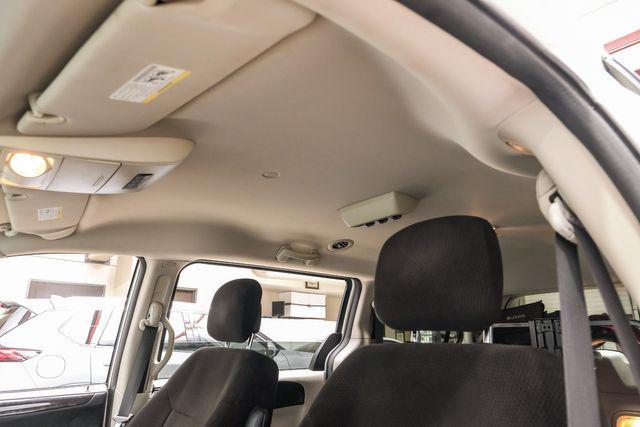 Photo of 2012 White Dodge Grand Caravan