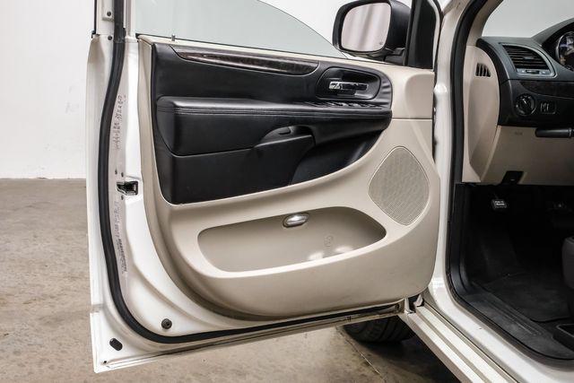 Photo of 2012 White Dodge Grand Caravan