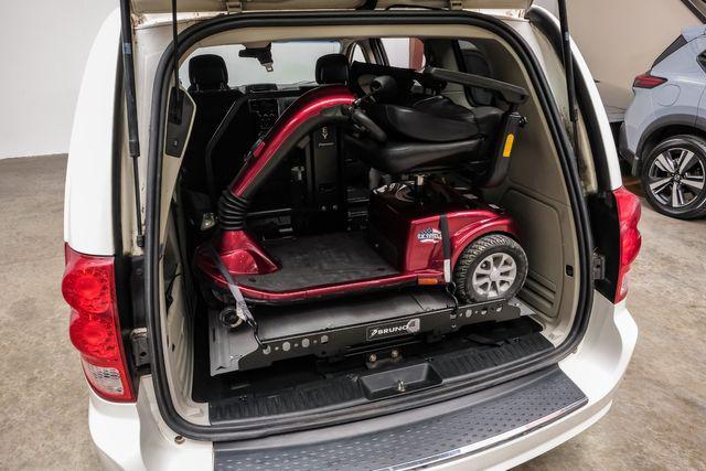 Photo of 2012 White Dodge Grand Caravan