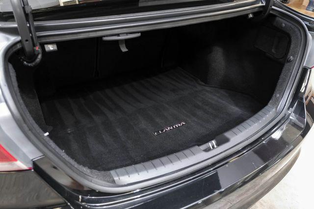 Photo of 2018 Black Hyundai ELANTRA