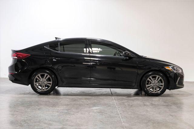 Photo of 2018 Black Hyundai ELANTRA