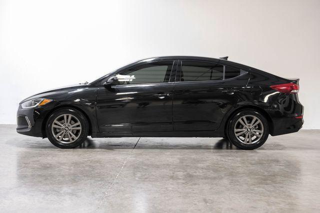 Photo of 2018 Black Hyundai ELANTRA