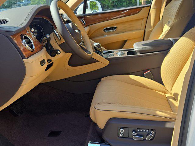 Photo of 2025 Glacier White Bentley Bentayga