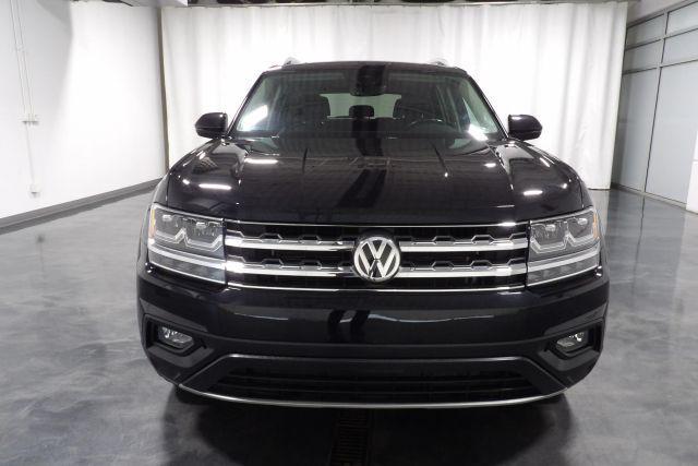 Photo of 2019 Deep Black Pearl Effect Volkswagen Atlas