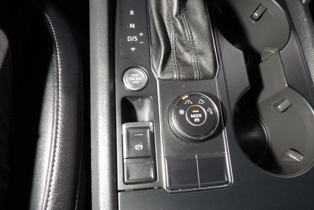 Photo of 2019 Deep Black Pearl Effect Volkswagen Atlas