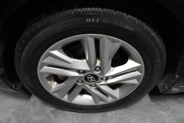 Photo of 2019 Phantom Black Hyundai ELANTRA