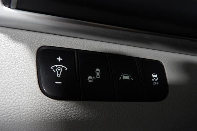 Photo of 2019 Phantom Black Hyundai ELANTRA