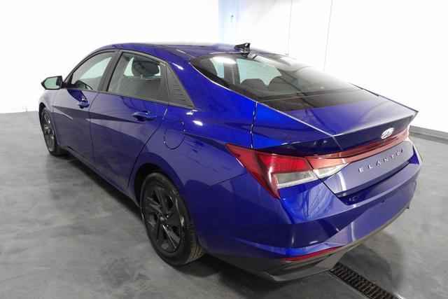 Photo of 2023 Blue Hyundai ELANTRA