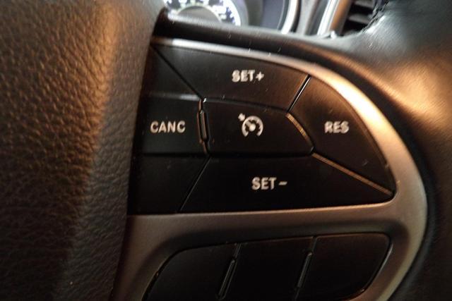 Photo of 2019 Tan Jeep Cherokee