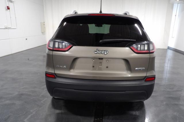 Photo of 2019 Tan Jeep Cherokee
