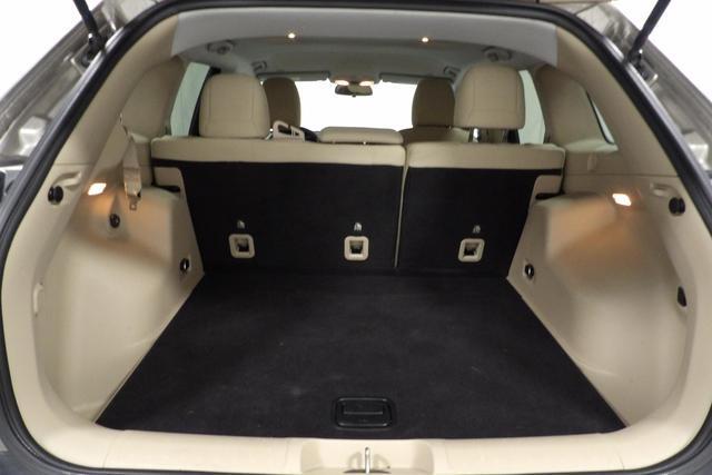 Photo of 2019 Tan Jeep Cherokee