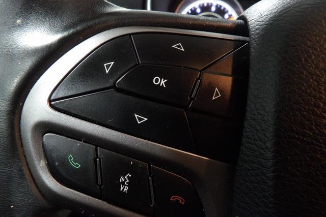 Photo of 2019 Tan Jeep Cherokee