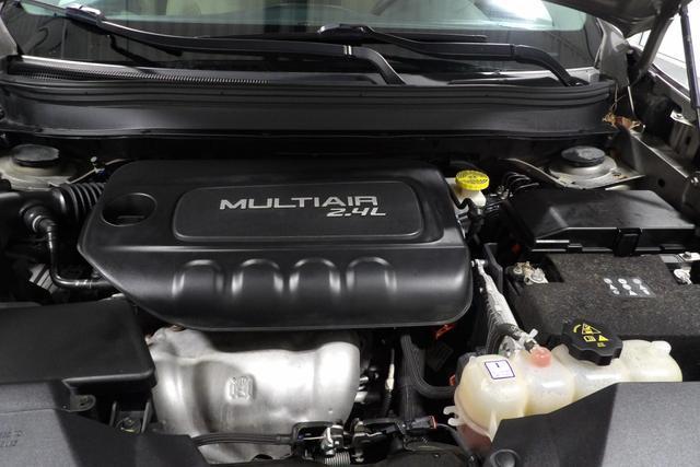 Photo of 2019 Tan Jeep Cherokee