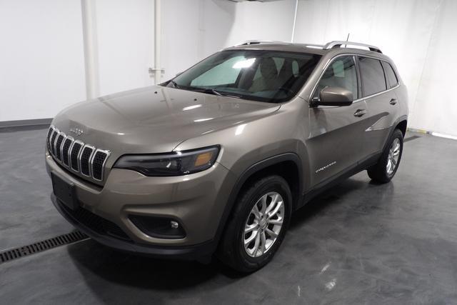 Photo of 2019 Tan Jeep Cherokee